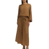 LONG SLEEVE STAPLE TOP / TAN